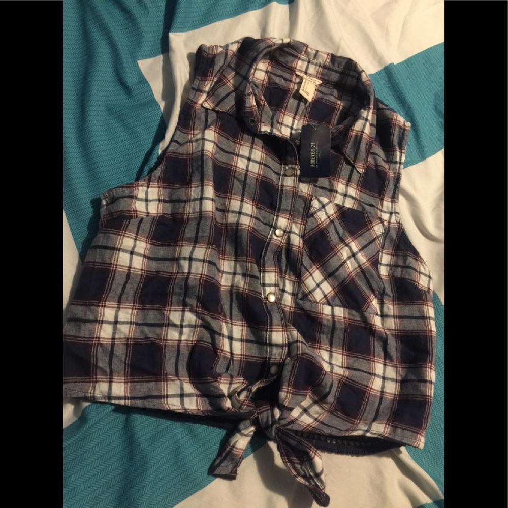 Sleeveless woven shirt